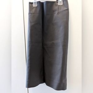 Le chateau pencil skirt, size 8, gunmetal colour